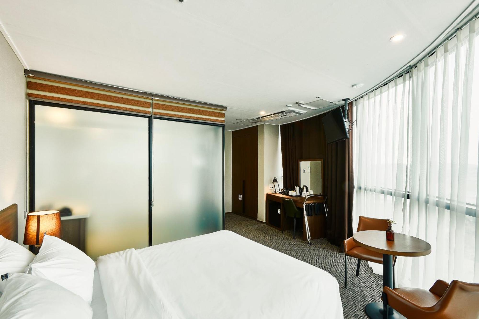 Golden Harbor Hotel Pyeongtaek Buitenkant foto