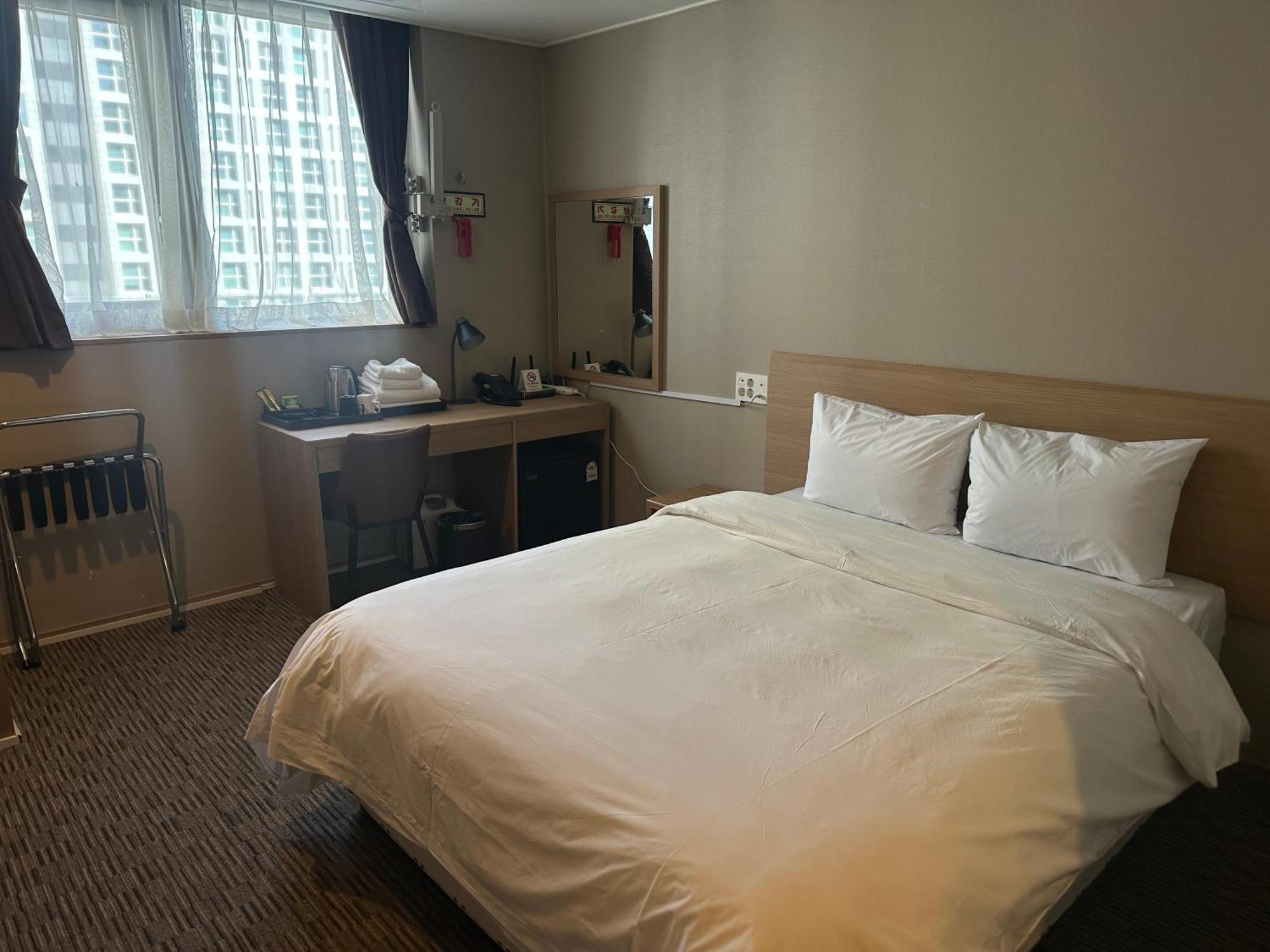 Golden Harbor Hotel Pyeongtaek Buitenkant foto