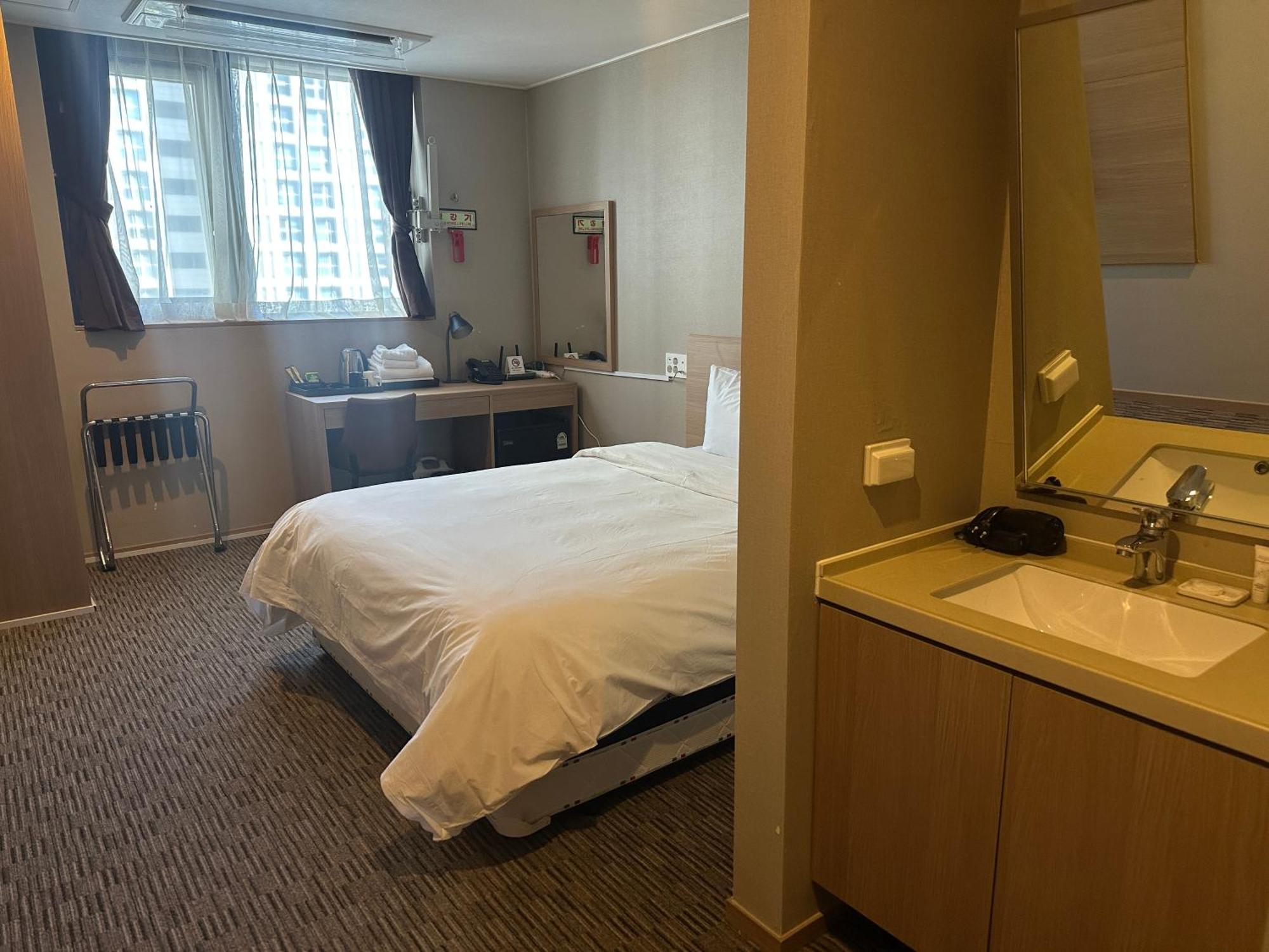 Golden Harbor Hotel Pyeongtaek Buitenkant foto